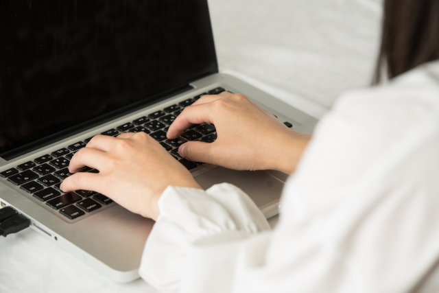 typing-women